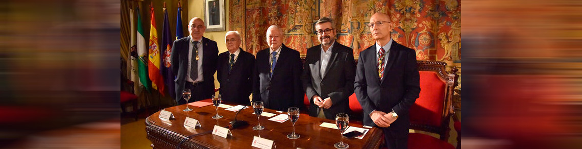 La Real Academia de Córdoba premia al Cabildo Catedral con motivo del I Centenario de su Boletín